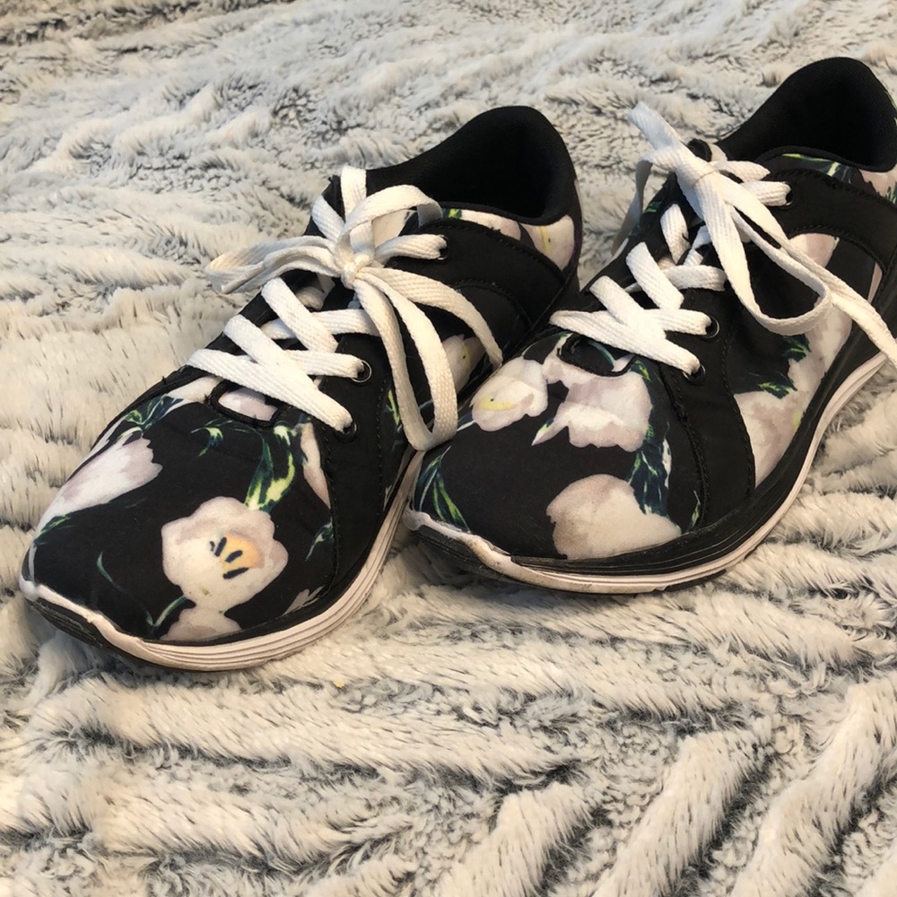 Just fab tennis shoes👟